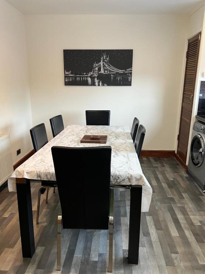 4 Bed Bungalow Near Airport 에든버러 외부 사진