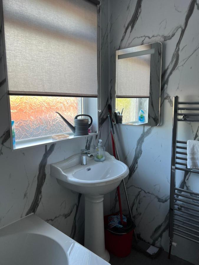 4 Bed Bungalow Near Airport 에든버러 외부 사진