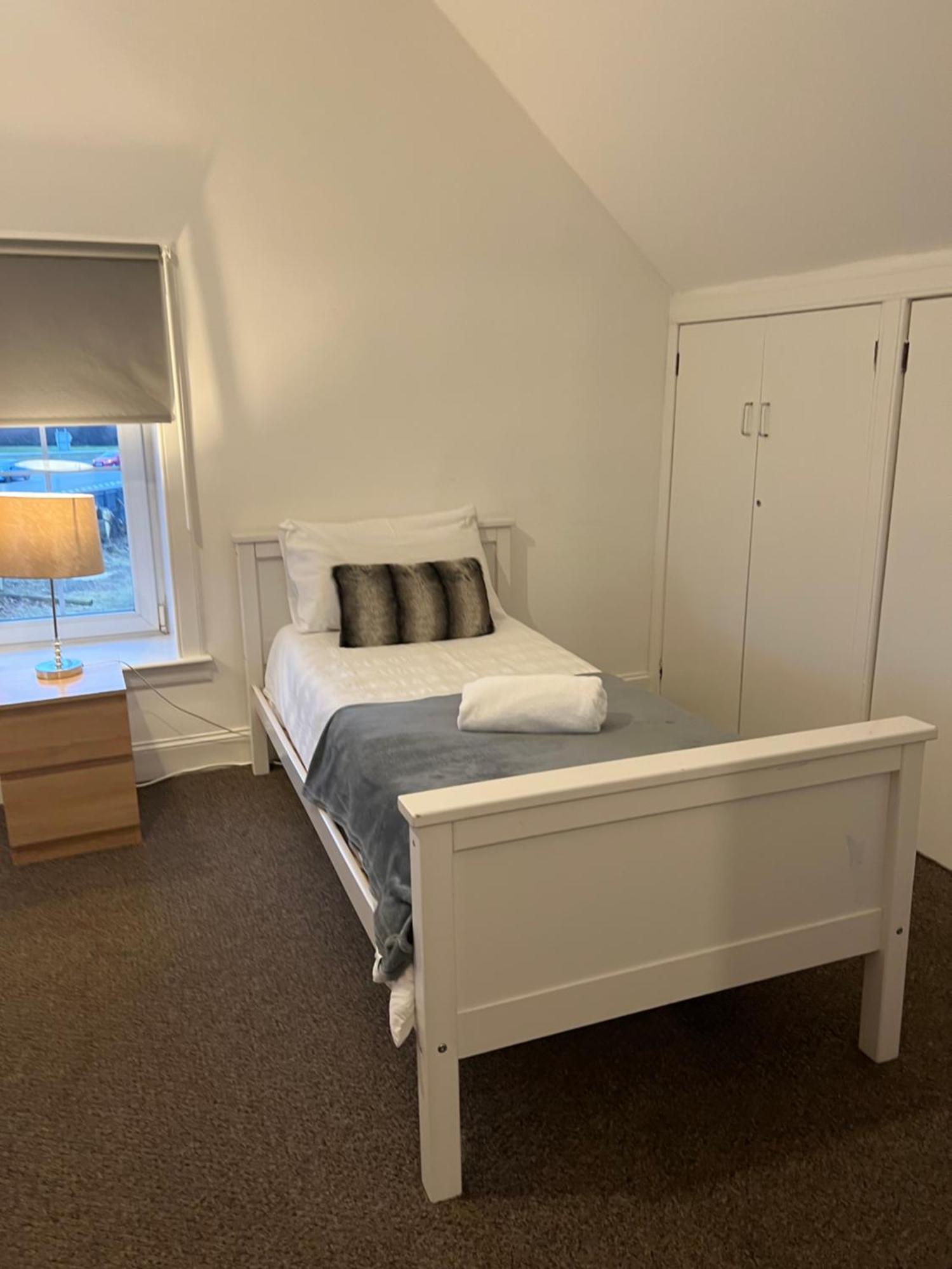 4 Bed Bungalow Near Airport 에든버러 외부 사진