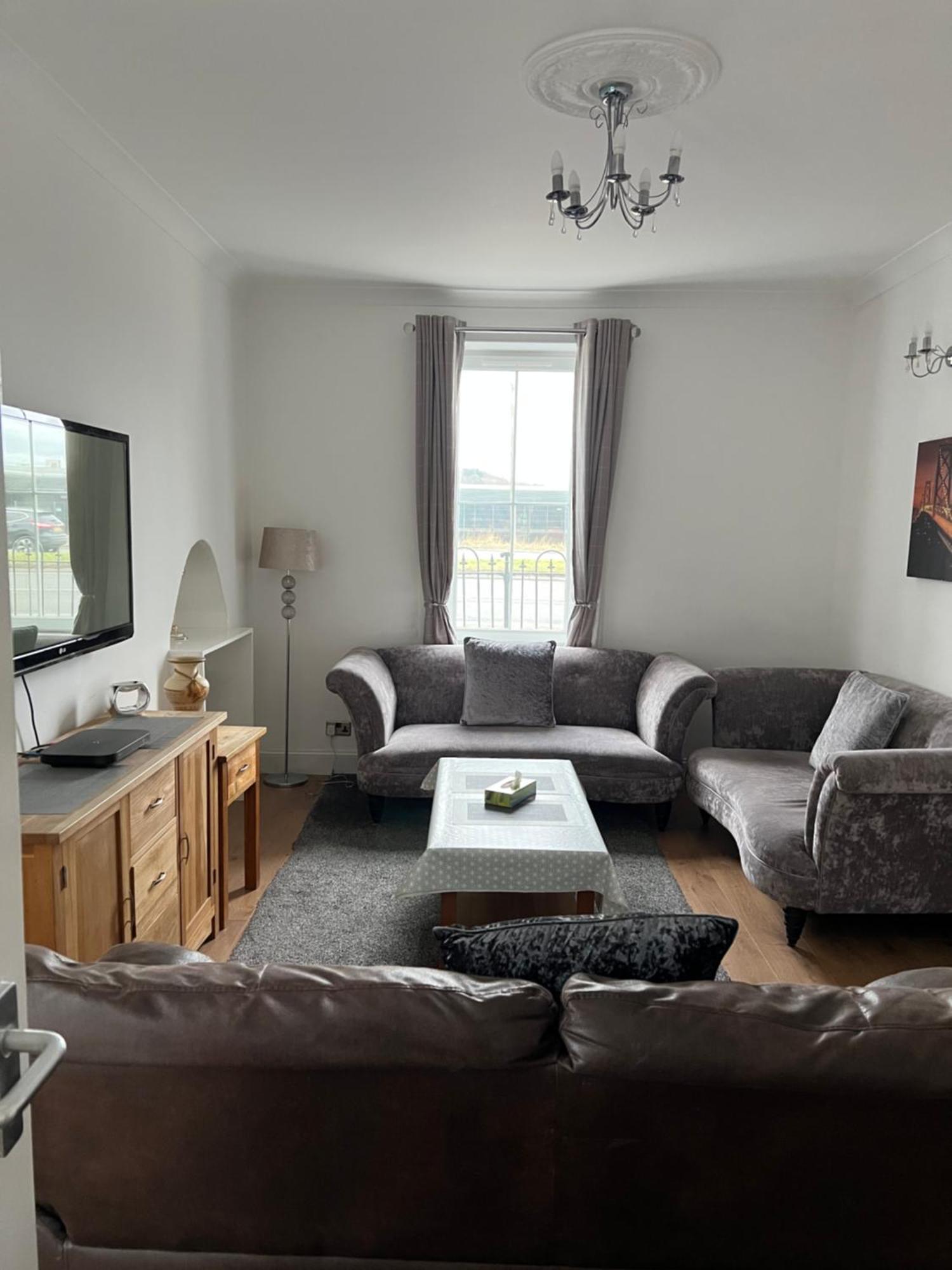 4 Bed Bungalow Near Airport 에든버러 외부 사진